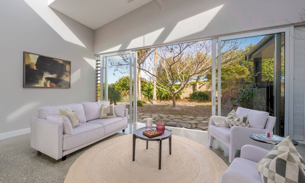 Snells Beach House | Luxury Coastal Retreat in Sandspit with Sea Views