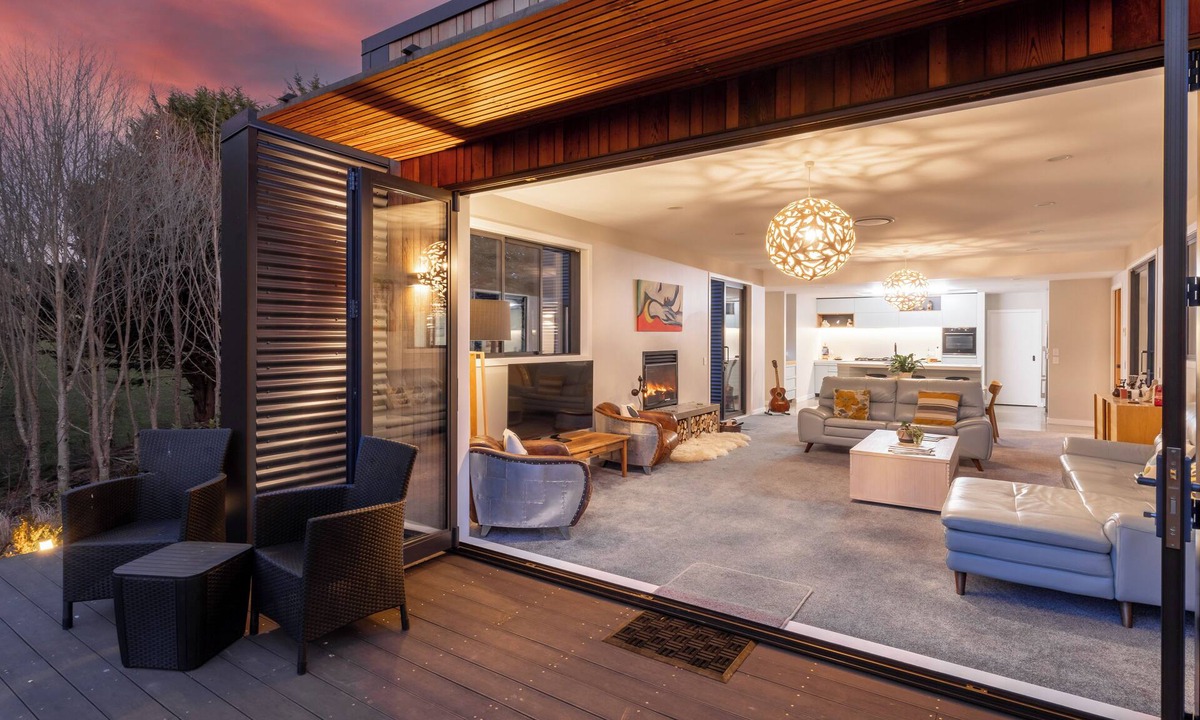 Solway House | Luxury Exclusive Retreat, Outdoor Spa, Outdoor Fire & Gardens | Pet-Friendly⁠