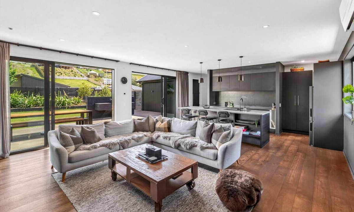 Lake Hawea House | Luxury Hāwea | Alfresco Retreat | Sleeps 6