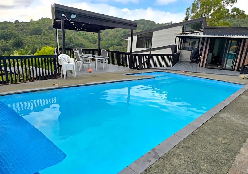 Pinehaven House | Luxury Hilltop Retreat Saltwater Pool, Spa & Sauna