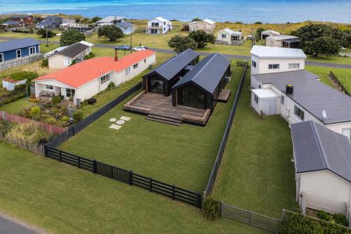 Waverley House | Luxury Seaside Getaway - New Build
