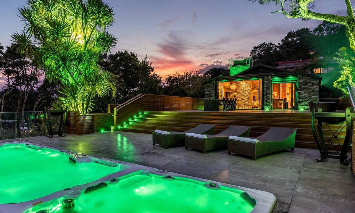 Titirangi Apartment | Maison Blanc Lodge - Nature Haven 4-Bed Luxury
