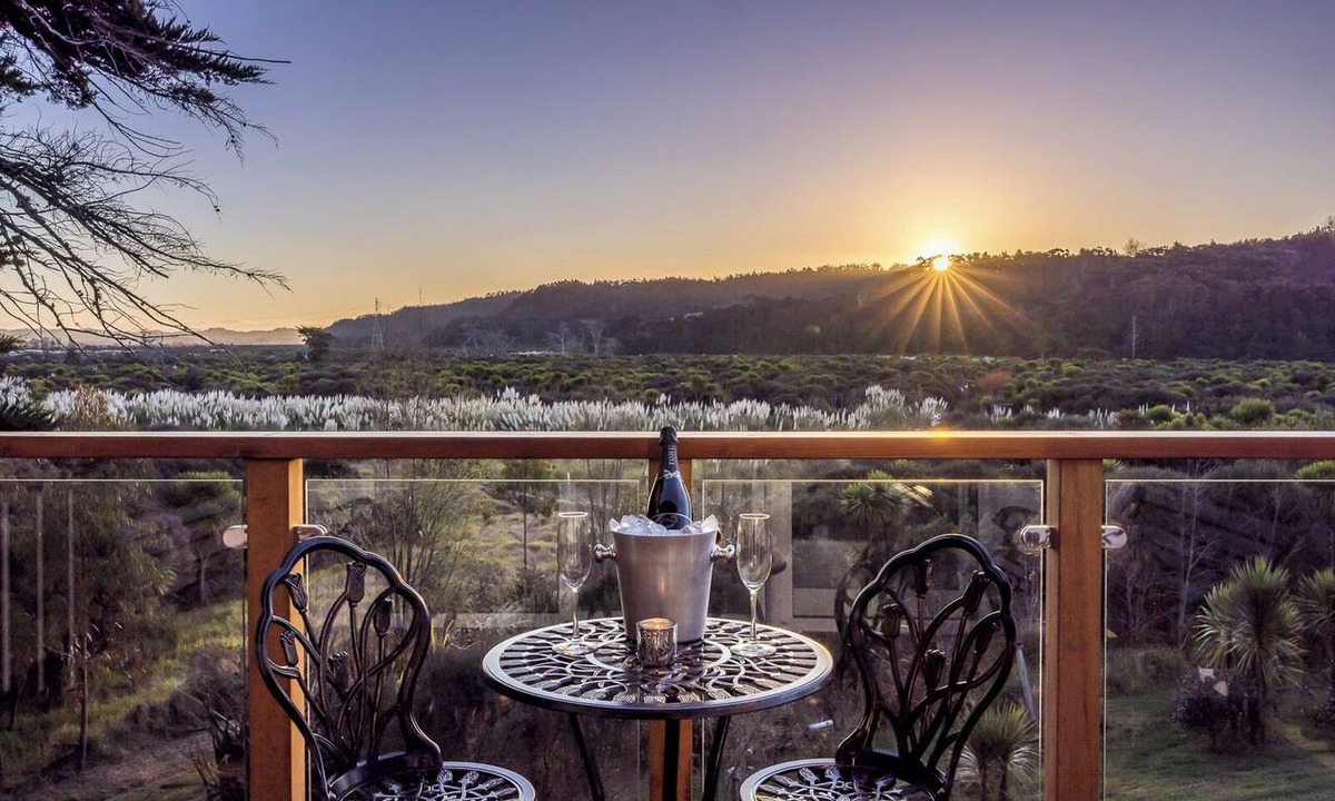 Kaukapakapa House | Manuka Bliss Heights - Close to Thermal Hoot Pool