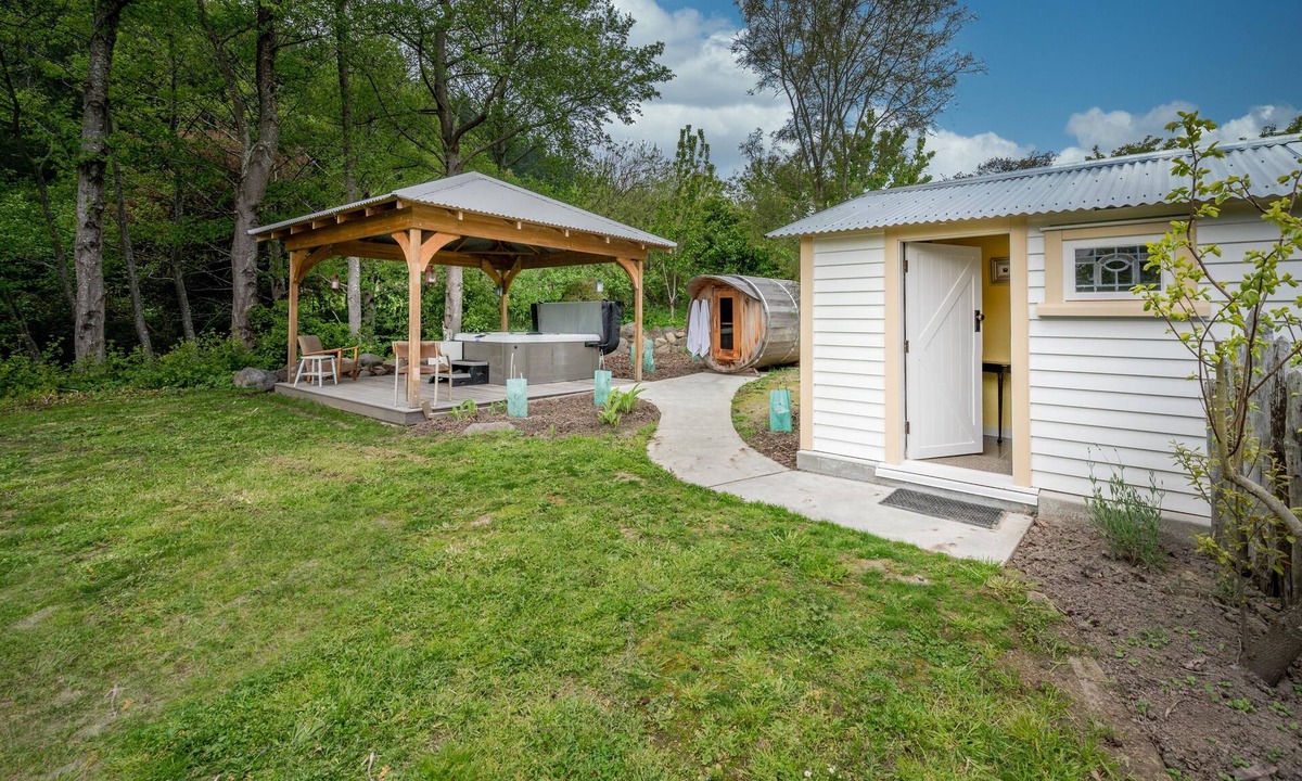 Port Levy House | Matagouri Cottage - Christchurch, Port Levy Holiday Home