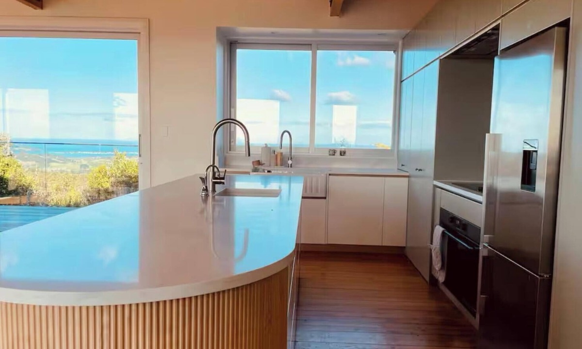 Whangaripo House | Matakana View- Treetop retreat in Matakana