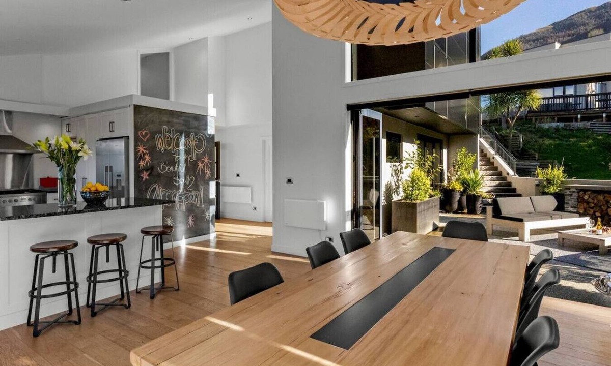 Fernhill House | Matakauri House Queenstown – 3 Bedrooms by MajorDomo | Elevated Aspen Grove Villa with Lake Wakatipu & Remarkables Views, Private Plunge Pool