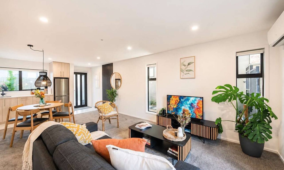 Saint Albans House | Merivale 2BR | Parking + Fenced Backyard