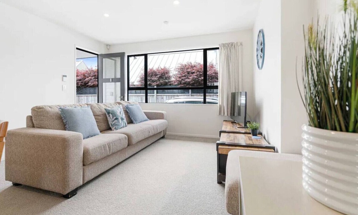Merivale Apartment | Merivale bungalow with garden and parking in Christchurch
