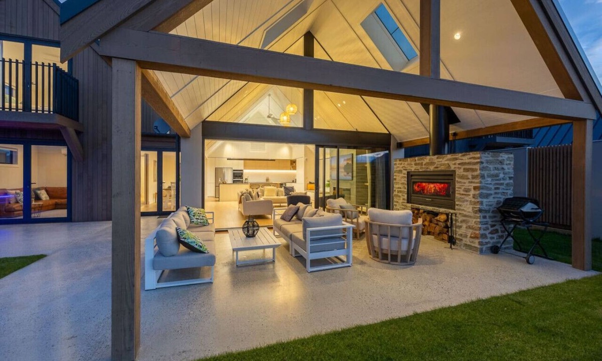 Wanaka House | Miharo Wanaka Retreat | Spa, BBQ & Mountain Views