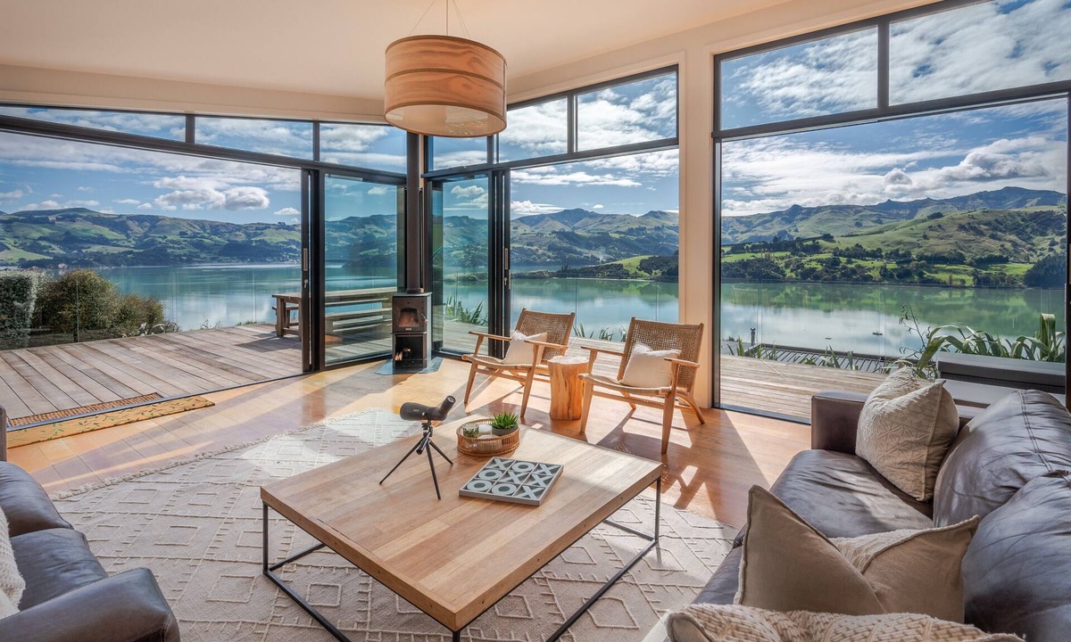 Akaroa House | Million Dollar View - Takamatua Holiday Home