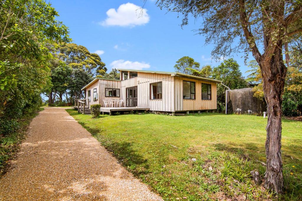 Parapara House | Milnthorpe Cottage - Golden Bay Holiday Home