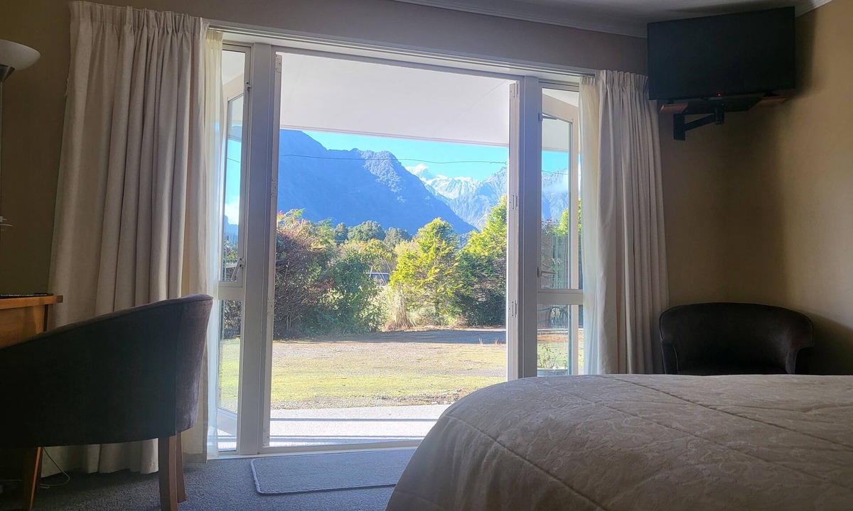 Fox Glacier Bed & Breakfast | Misty Peaks Guesthouse