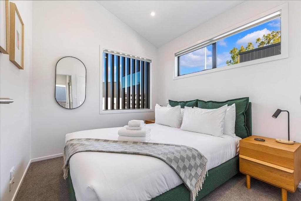 Mission Bay Apartment | Modern 2BR Townhouse in Mission Bay I Zodiak Stays