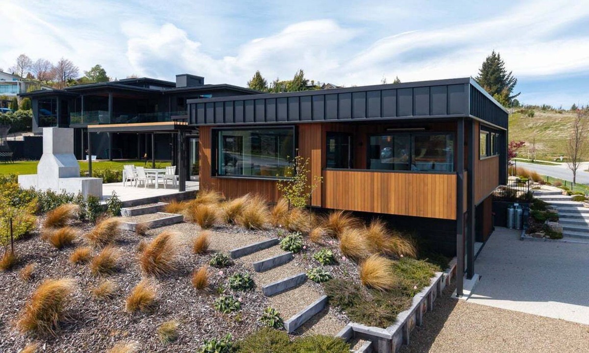 Wanaka Villa | Modern 3 Bedroom Home in Wanaka with Mountain View