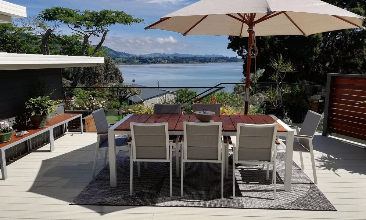 Tanners Point House | Modern 3BR Coastal Oasis - 15 Mins to Waihi Beach