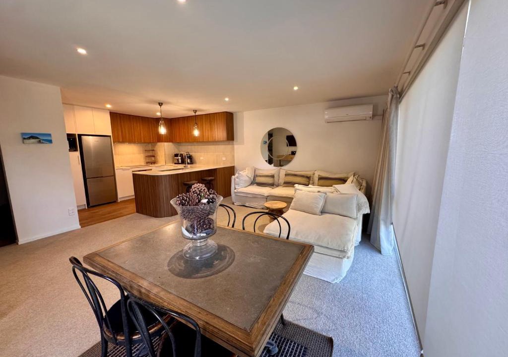 Mount Maunganui Apartment | Modern Beach Apartment with Pool & Location