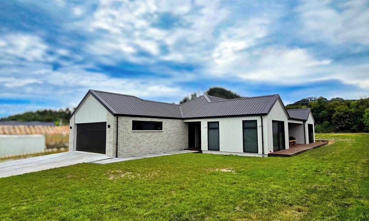 Cooks Beach House | Modern Coastal Escape at Cooks Beach