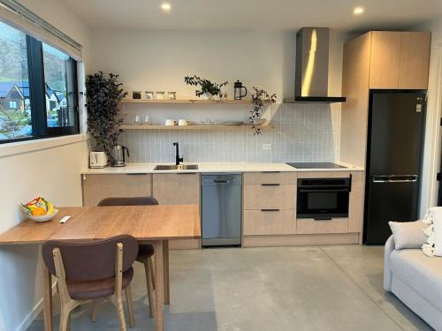 Kawarau Falls Apartment | Modern, Cosy Apartment in Peaceful Area with Mountain Views