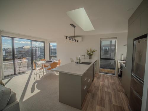 Wharewaka House | Modern, Cosy Retreat