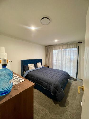 Lowburn House | Modern Ensuite Room with Light Kitchenette & Private Entrance in Cromwell