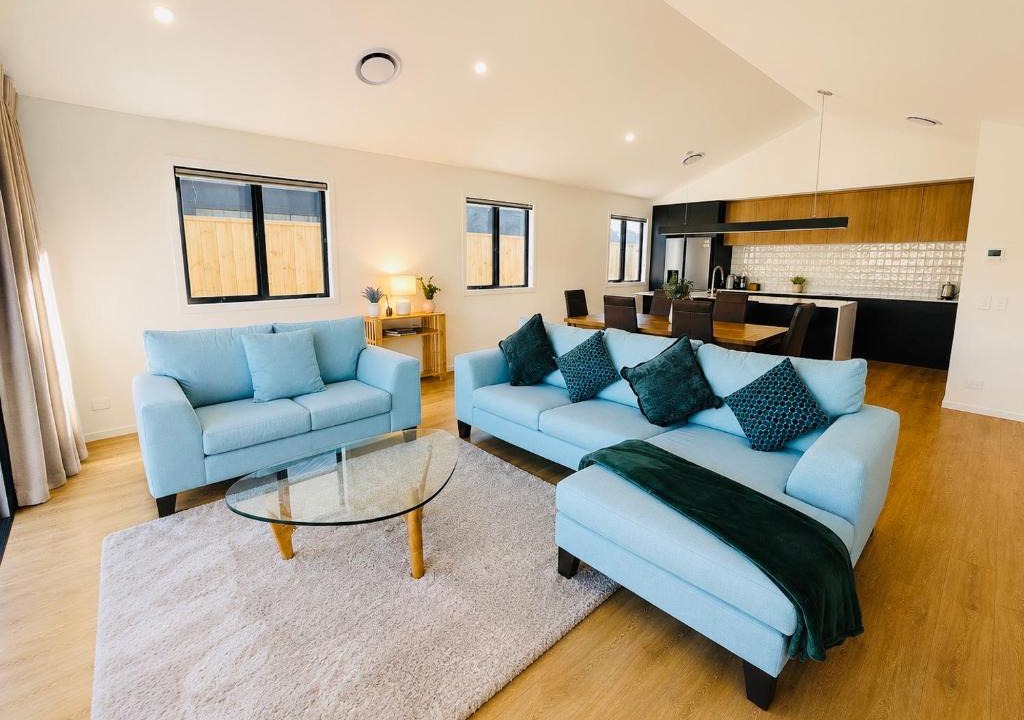 Kawarau Falls House | Modern Family Ski Base - Large, warm 4 bedroom home in Jacks Point