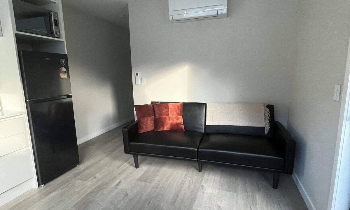 Kawarau Falls Apartment | Modern Flat with Mountain Views in Queenstown