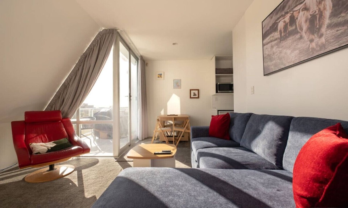 Christchurch City Centre Apartment | Modern Hagley Park Apartment with Free Parking