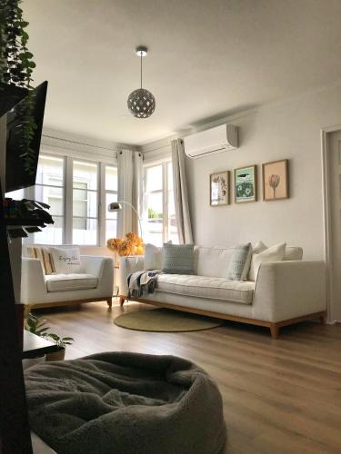 Greenlane - Ellerslie House | Modern, recently renovated, private house with parking