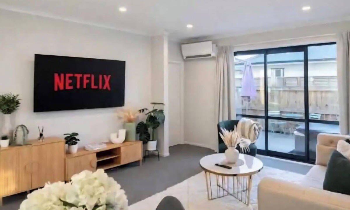Hamilton Apartment | Modern Retreat - Near Auckland Expressway, Shopping Mall and Playground!