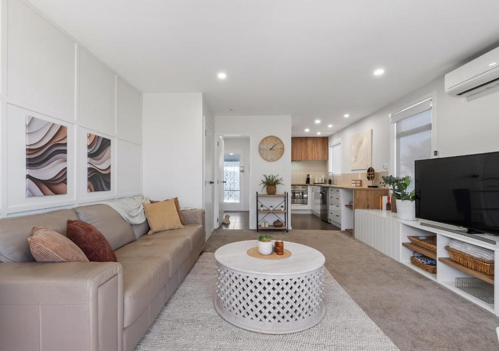 Linwood House | Modern Stay Near Christchurch Stadium with Free Parking