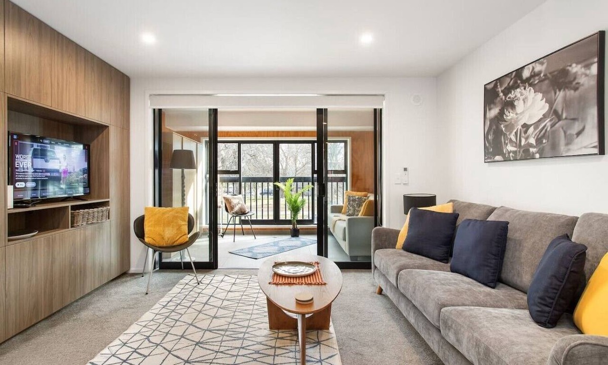 Addington Apartment | Modern Townhouse Walk to Hagley Park & Hospital