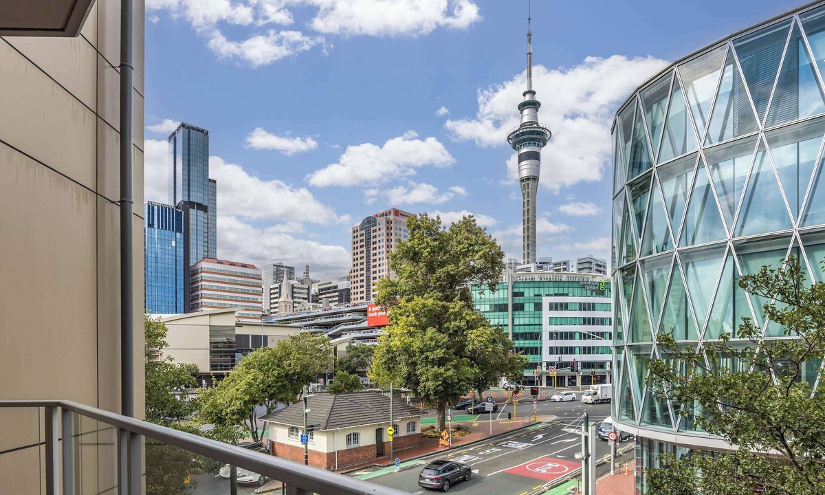 Auckland Central Business District Apartment | Modern Viaduct Apartment w pool,gym,Skytower views
