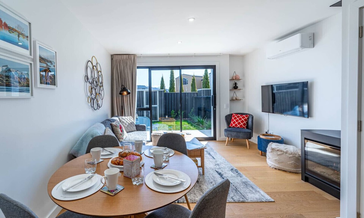 Albert Town Villa | Modern Warm And Cosy Townhouse - 5min To Wānaka