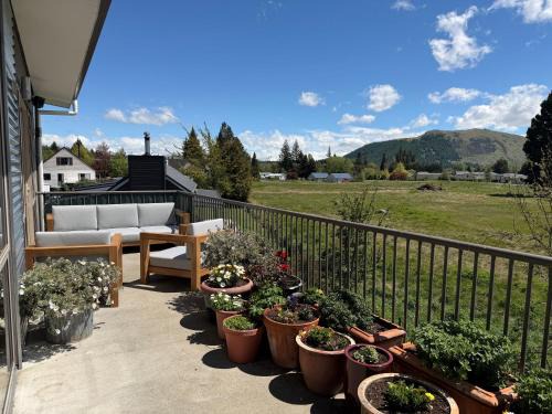 Tekapo House | Mt Edward View - Lake Tekapo