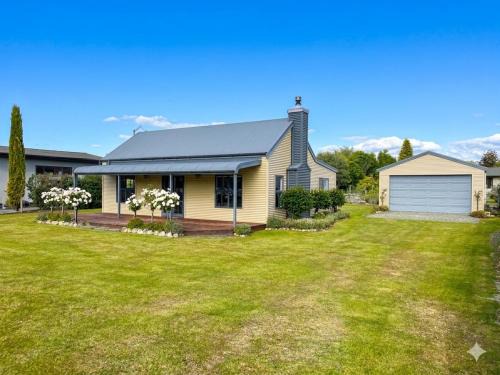 Manapouri House | 'Muriwai Lakehouse'