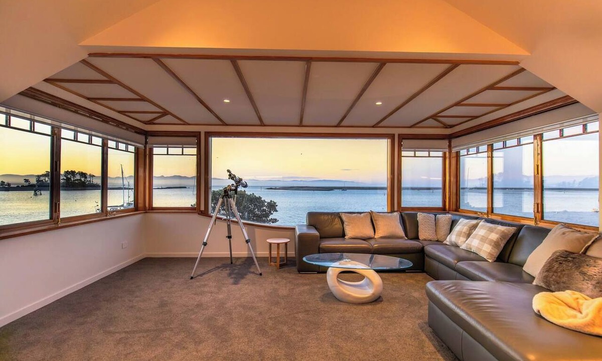 Stepneyville Apartment | Nelson Harbour Light Waterfront Apartment