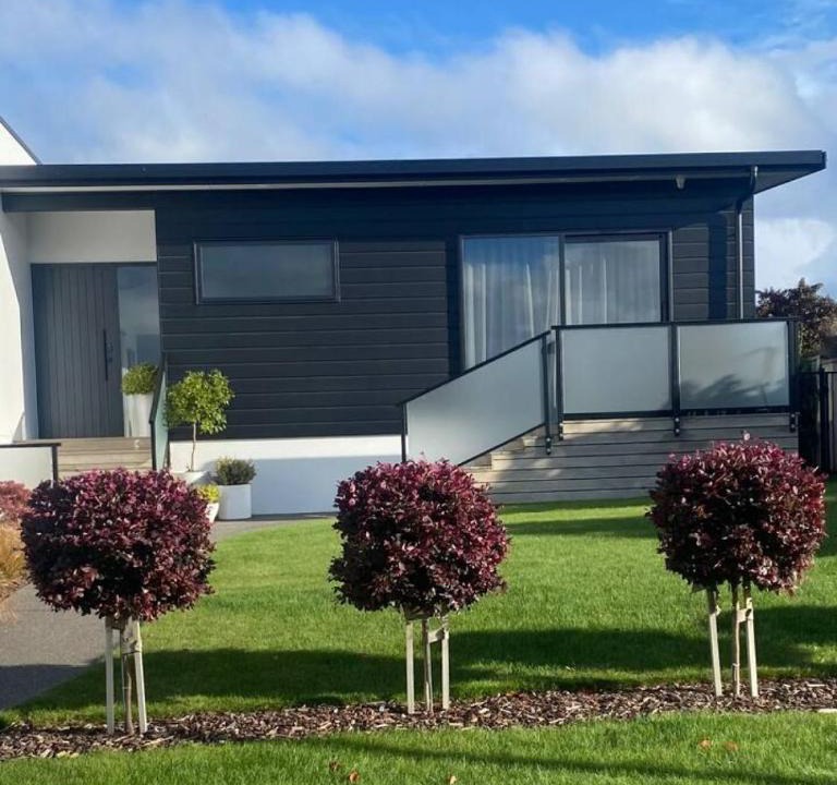 Wharewaka Apartment | New, luxurious and a short stroll to the lake