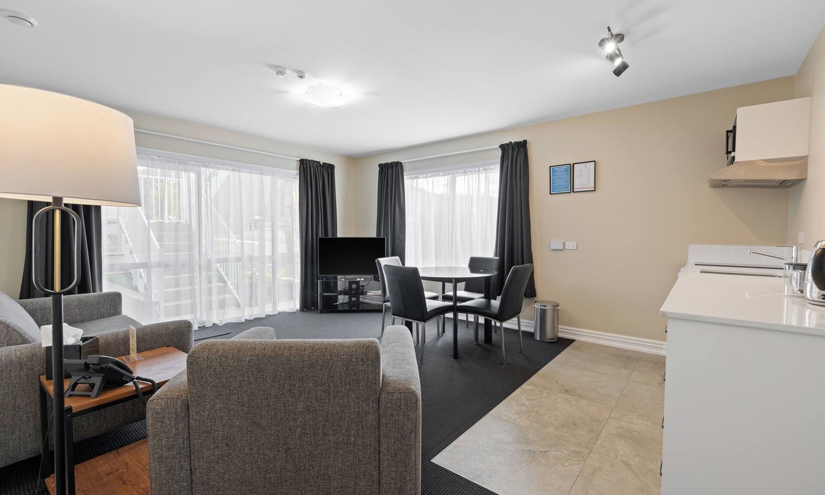 Kawaha Point Hotel | Newina Rotorua