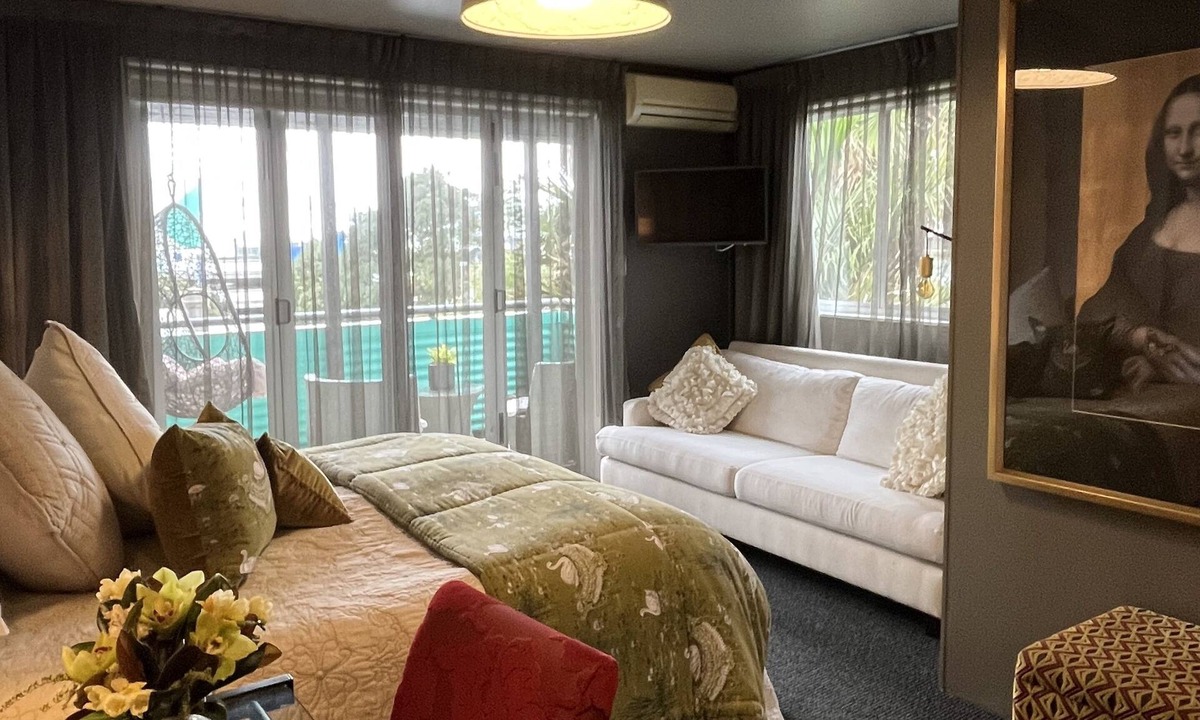 New Plymouth Cabin | Nice Hotel