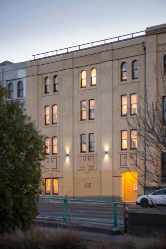 Dunedin City Centre Apartment | No5 Cumberland Street deluxe apartment