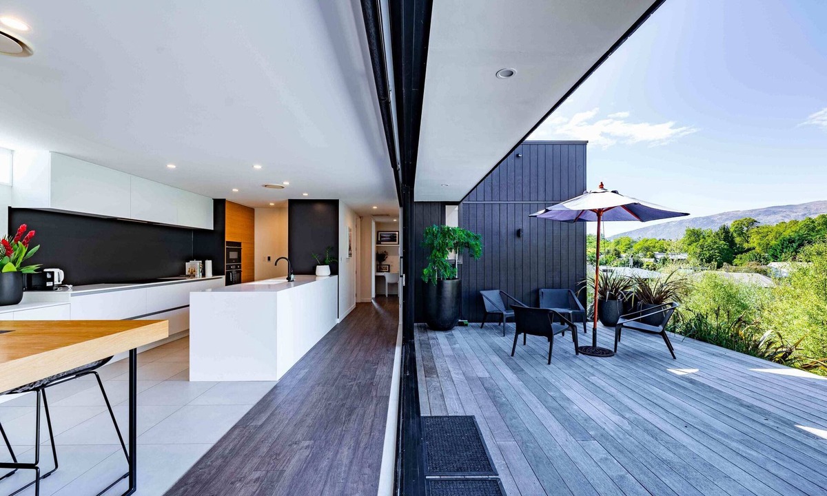 Wanaka House | Noir North Retreat Th