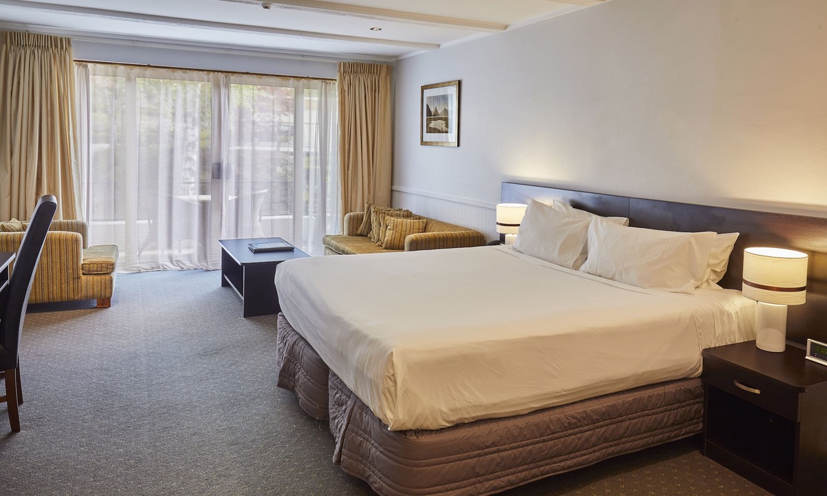 Arthur's Point Hotel | Nugget Point Hotel