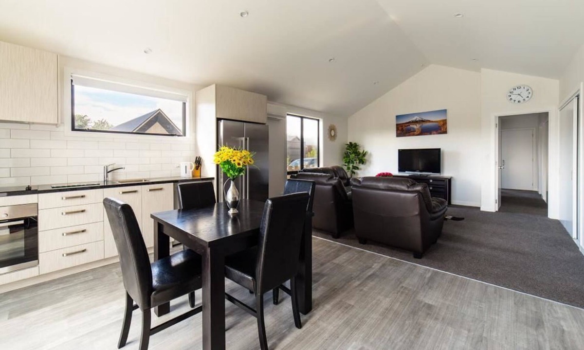 Lake Hayes House | NV Homes