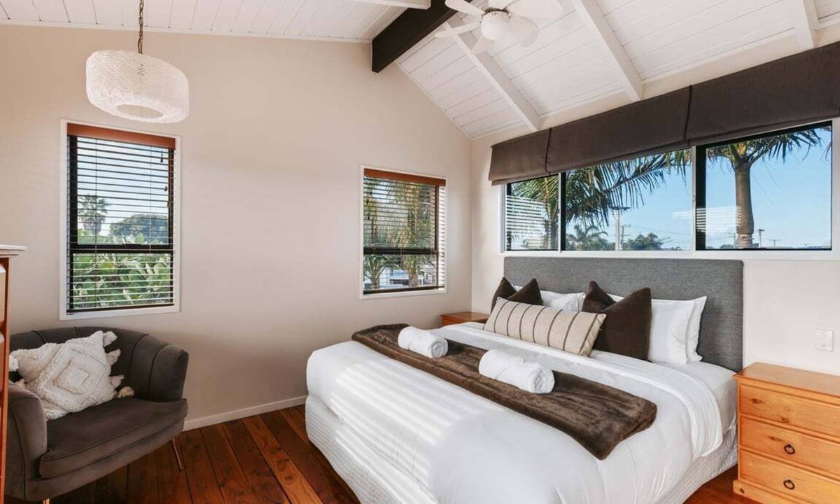 Mount Maunganui House | Ocean Grove - Relaxed Coastal Home with Spacious Living, Unique Character, Outdoor Entertaining, Prime Beachside Location, and Comfortable Accommodation for Up to 10 Guests