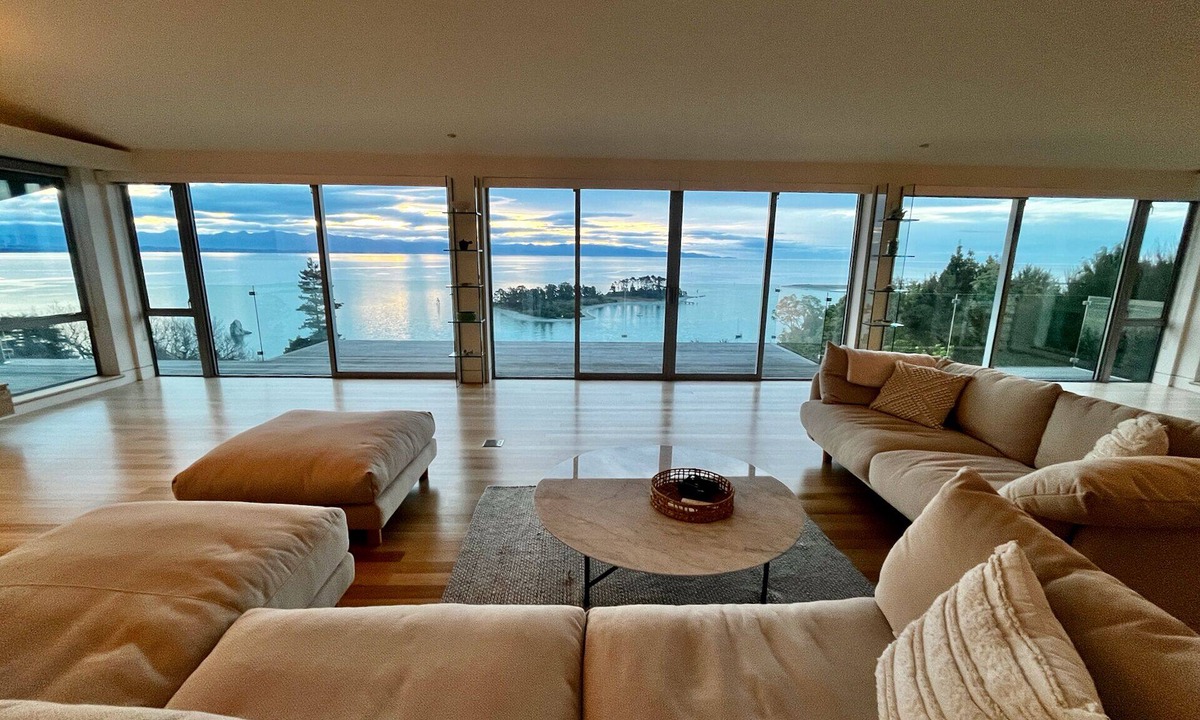 Britannia Heights House | Ocean Horizon