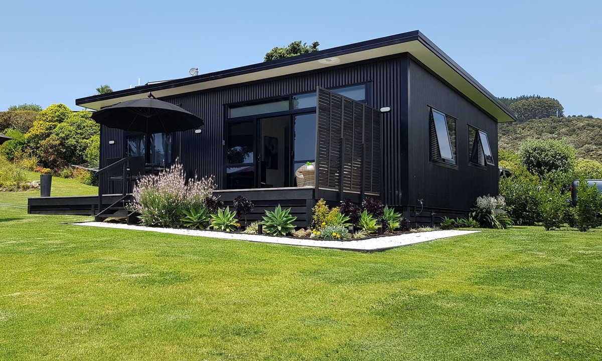 Hot Water Beach House | Ocean View Cottage - Beachfront - Amazing Views - Ideal for Couples