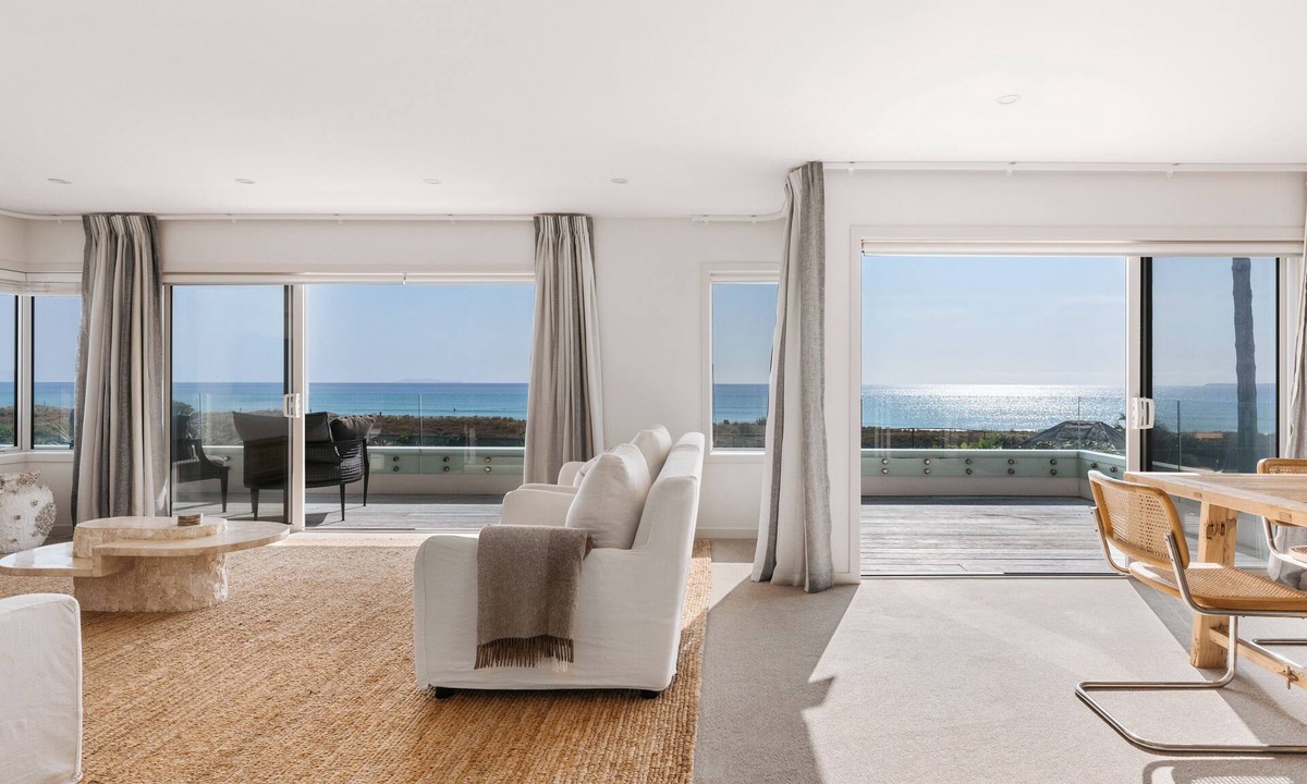 Papamoa Beach House | Oceanfront Oasis