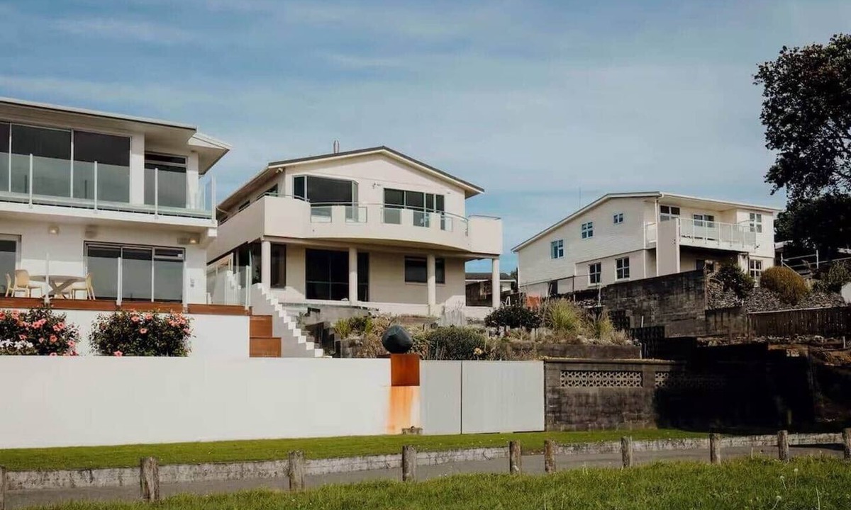 Bell Block House | Oceanfront Retreat - Beach Access - 2BR Bell Block