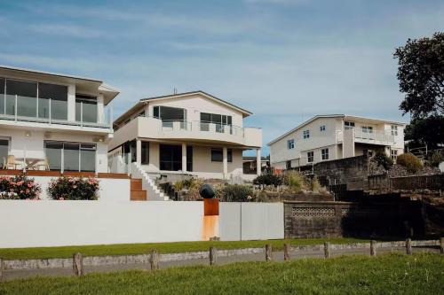 Bell Block House | Oceanfront Retreat - Beach Access - 2BR Bell Block