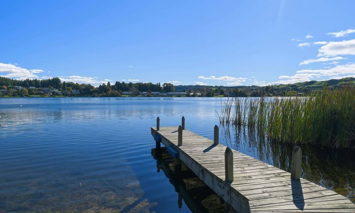 Tikitere House | Okawa Bay Waterfront | Lakefront with Jetty